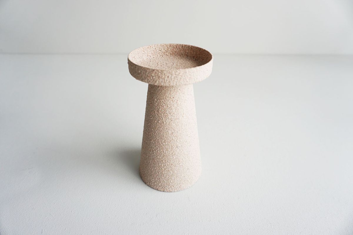 Lysestake med steinlignende overflate D8xH15cm